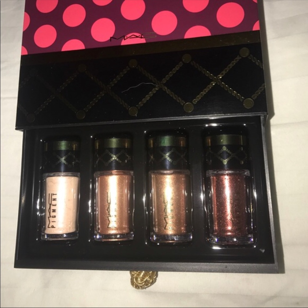 LIKE NEW!!MAC NUTCRACKER SWEET BRONZE PIGMENT SET